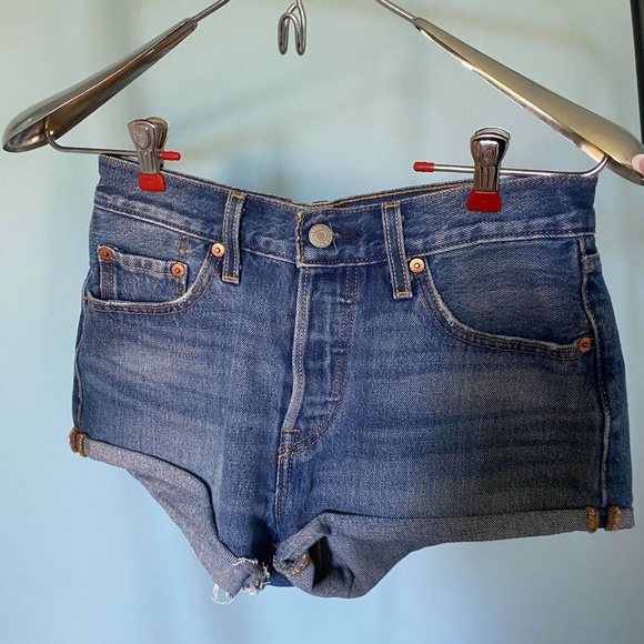 Levi's Jean Shorts! Good condition - Picture 3 of 4